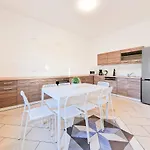 Tolstov - 2 , 3 And 4 - 25 Min Messe Dus Apartment *