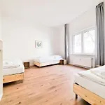 Tolstov - 2 , 3 And 4 - 25 Min Messe Dus Apartment Duisburg