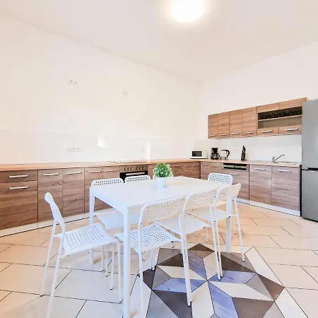 Tolstov - 2 , 3 And 4 - 25 Min Messe Dus Lägenhet *