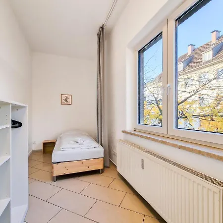 Tolstov - 2&4 - 25min Messe Dus Appartement Duisburg