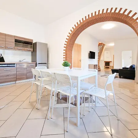 Lägenhet Tolstov - 2 , 3 And 4 - 25 Min Messe Dus Duisburg