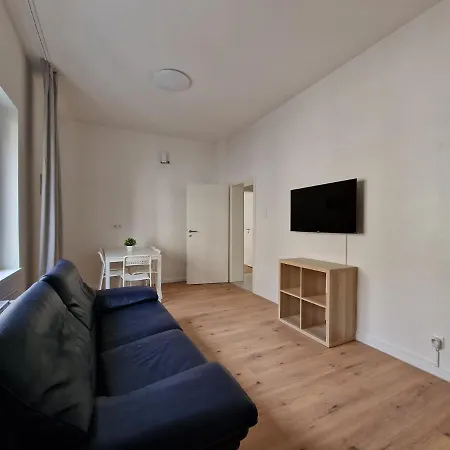 Tolstov - 2 , 3 And 4 - 25 Min Messe Dus Apartment Duisburg