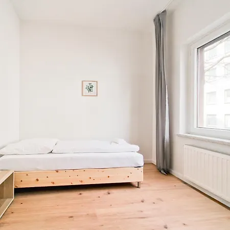 Tolstov - 2 , 3 And 4 - 25 Min Messe Dus Apartment