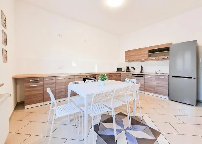 Tolstov - 2 , 3 And 4 - 25 Min Messe Dus Apartment *