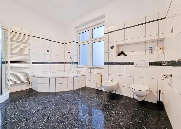 Tolstov - 2&4 - 25min Messe Dus Appartement *